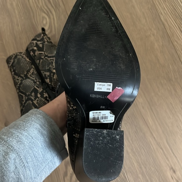 8W Faux snakeskin boots with chunky heel - Picture 4 of 5